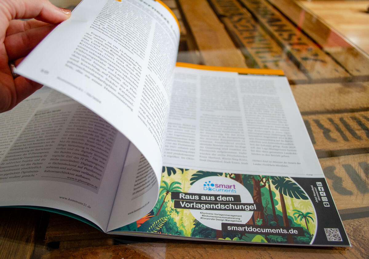 Foto der Fachzeitschrift Kommune21 mit Anzeige SmartDocuments