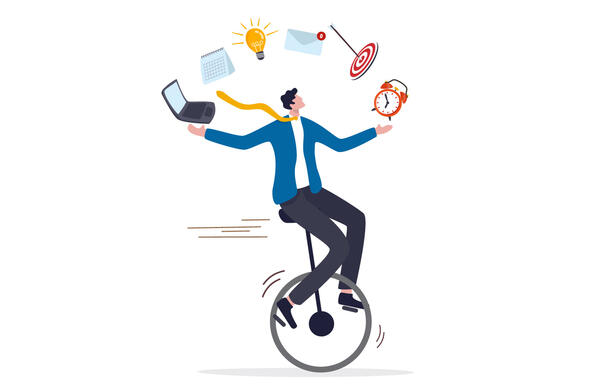 Vektorgrafik: Mann auf dem Einrad, der mit einem Notebook, Kalender, Glühbirne, Brief, Zielscheibe und einem Wecker jongliert.