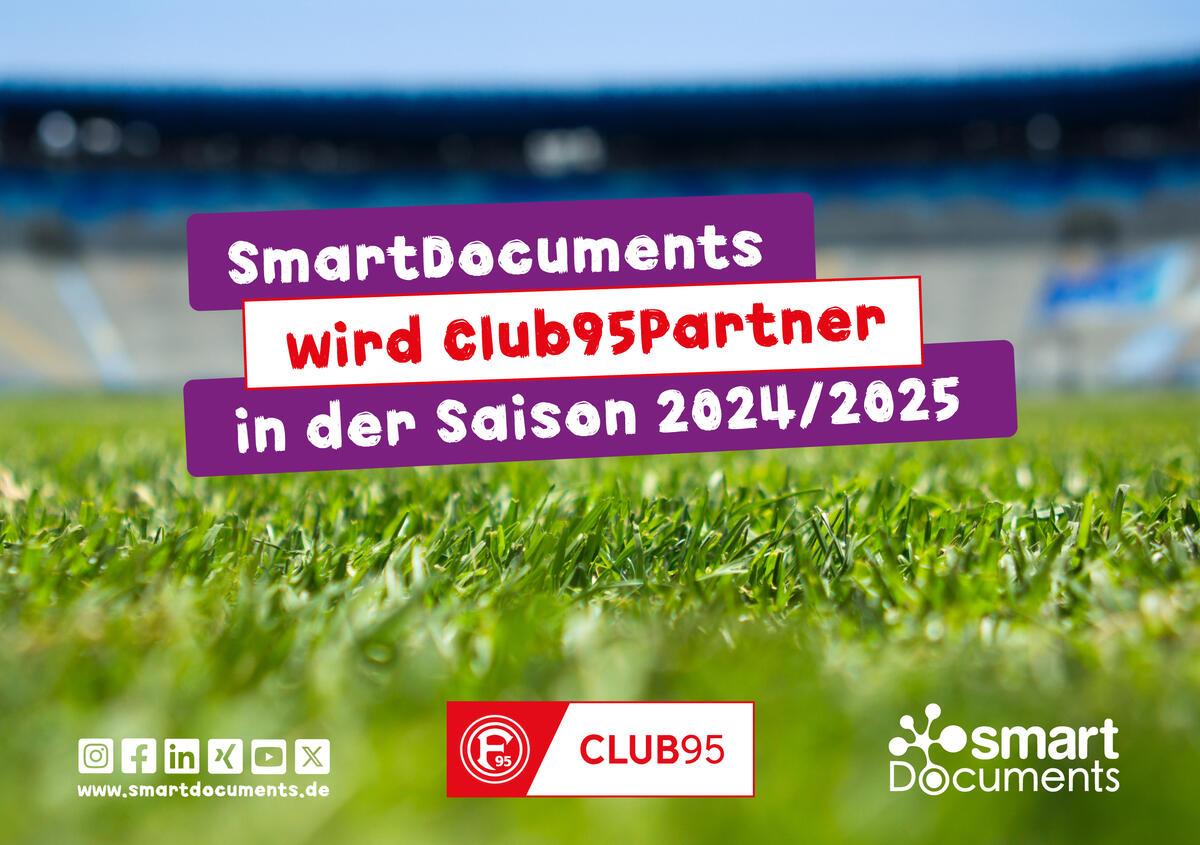 Hintergrund Wiese Fußballplatz, Text: SmartDocuments wird Fortuna Düsseldorf Club95Partner in der Saison 2024/2025