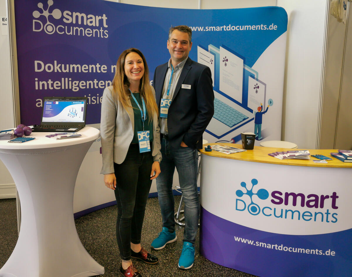 SmartDocuments Stand mit Sven Buick und Juliane Buch