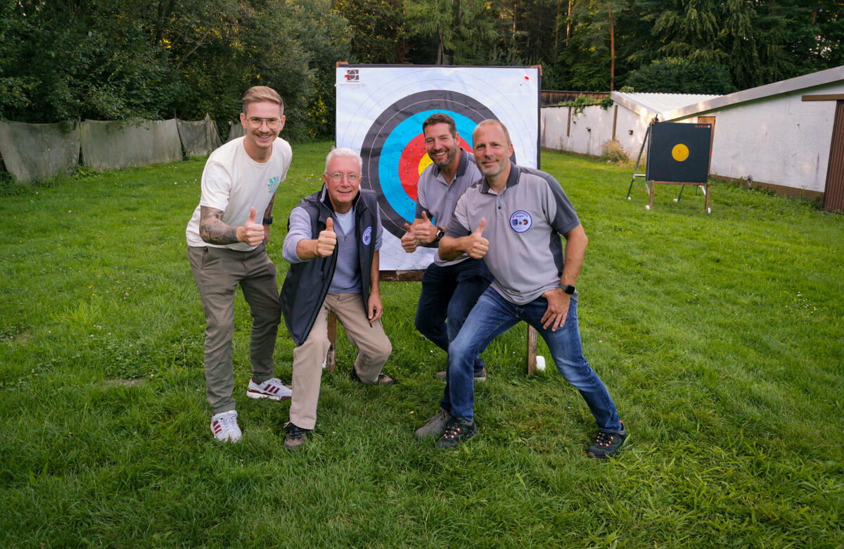 Fotoaufnahme Mitglieder des Sportschützenverein Karlsbad e.V.
v.links: Yannick Buch (Sportleiter), Volker Göring (Vorstand), Lennart Hielscher (Stv. Sportleiter), Arno Bolz (Pressewart)